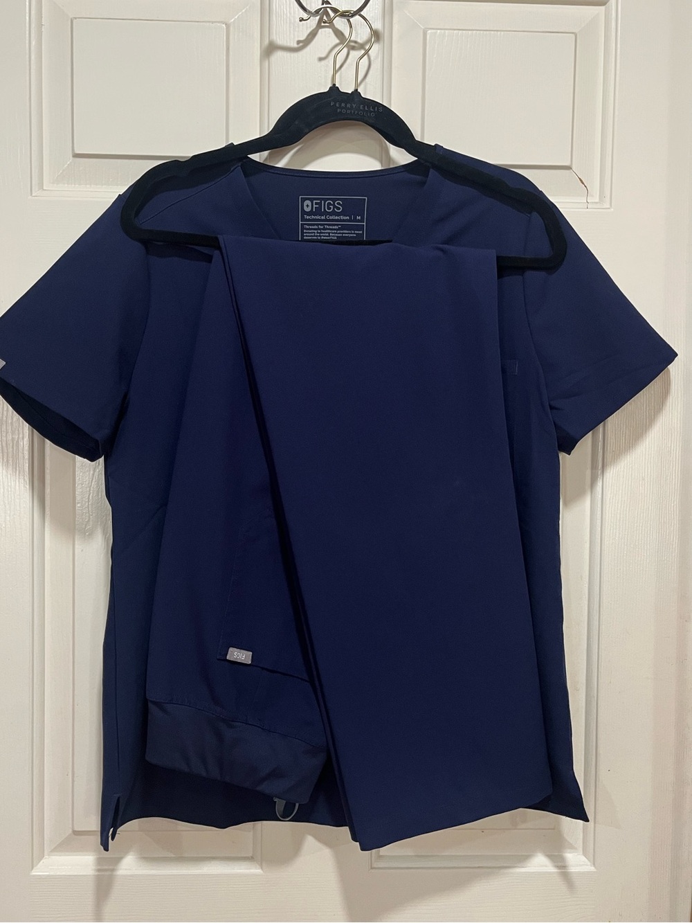 FIGS Navy Catarina Scrub Top & Livingston style scrub pants in size Medium/Tall